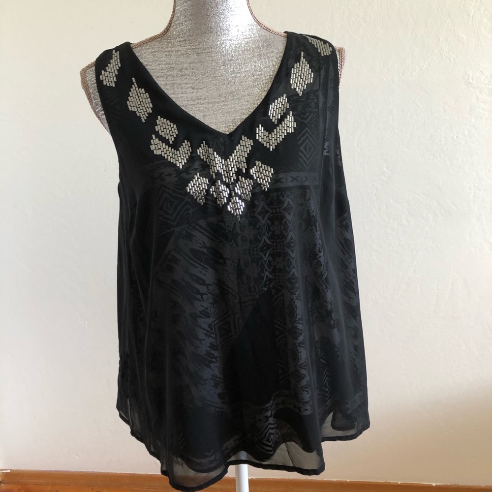 Style & co Sleeveless V-neck Top shoulder 13 bust 19 long 26